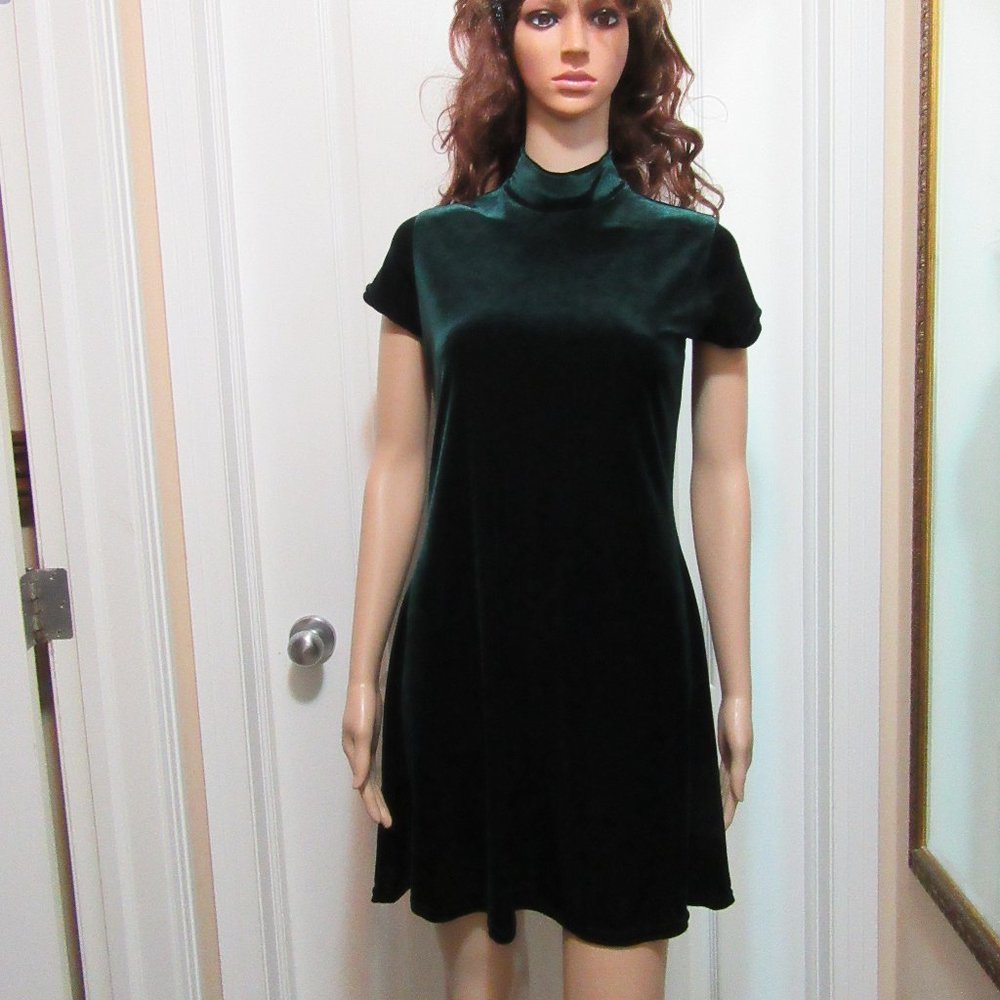 Dress no tags guessing small -Green velvet feel